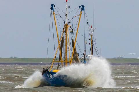 Kutter bei Sturm in der Nordsee