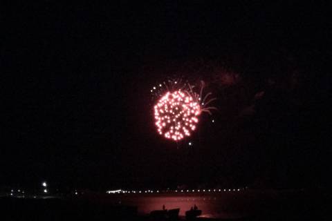 Feuerwerk zum Abschluss des 2. Kutterregatta Tages in Büsum