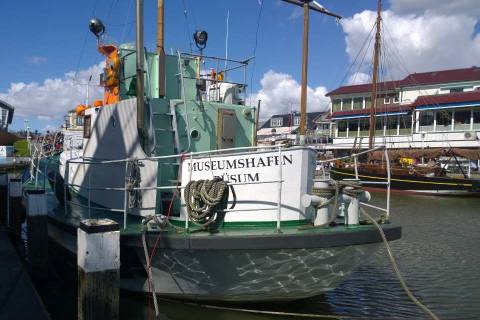 ausgemustertes Rettungsboot im Büsumer Museumshafen