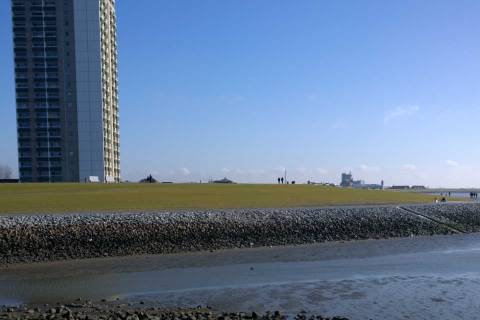 Sonne Ebbe Nordsee Watt blauer Himmel in Büsum