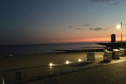 Büsumer Strandpromenade bei Dämmerung