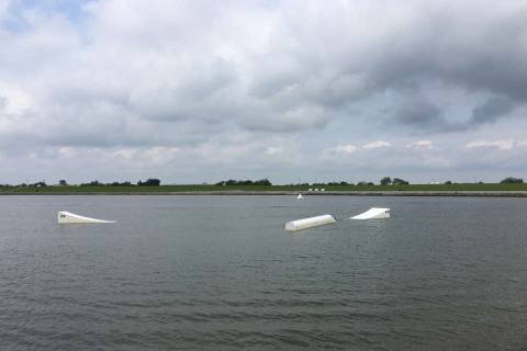 Hindernisse auf dem Surferbecken in der Familienlagune zum King of the Lagoon Event im Mai 2016