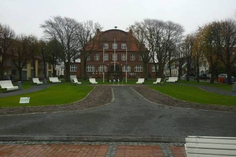 Winterzauber auf dem Kaiser-Wilhelm-Platz vor dem Rathaus