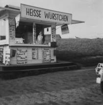 Alter HafenWürstchenbude am Hauptaufgang zum Strand