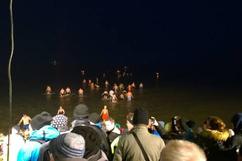 Neujahrsanbaden am Hauptstrand in Büsum