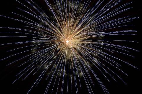 Feuerwerk zum 3. Meeresleuchten in Büsum