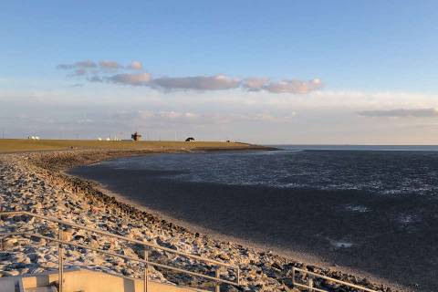 Panoramablick über die Promenade, das Weltnaturerbe Wattenmeer und die Mole