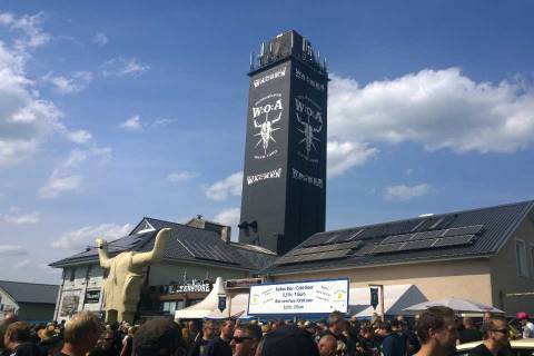 Wacken Open Air Turm mit Erkennungsmerkmal dem Tierkopf