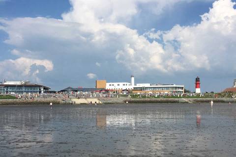 Hauptstrand in Büsum vom Weltnaturerbe Wattenmeer aus gesehen