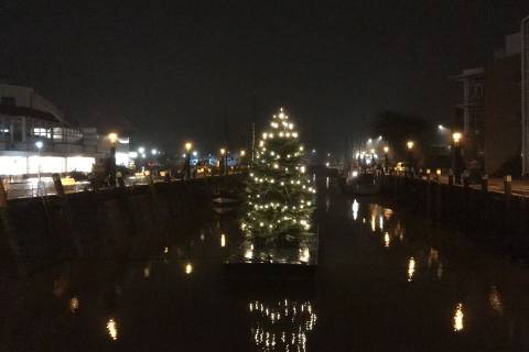 Weihnachtsbaum am Museumshafen in Büsum