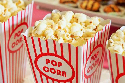 frisches Popcorn unter freiem Himmel genießen
