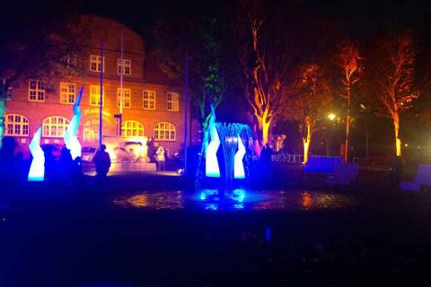 Lichterwoche vor dem Rathaus in Büsum