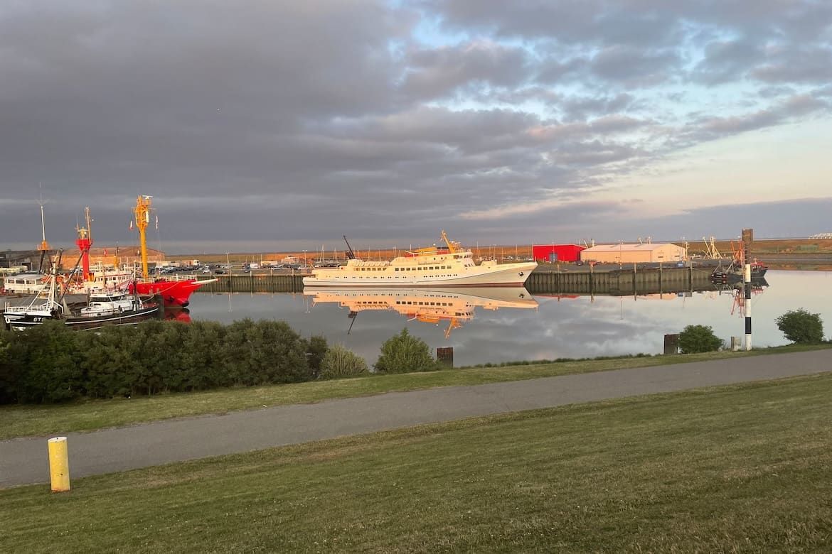 MS Funny Girl im Büsumer Hafen